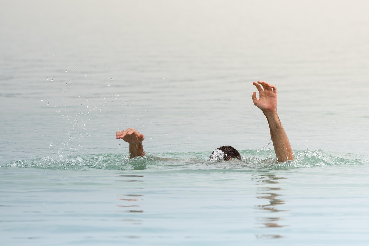 How a Personal Injury Lawyer Investigates Drowning Accidents